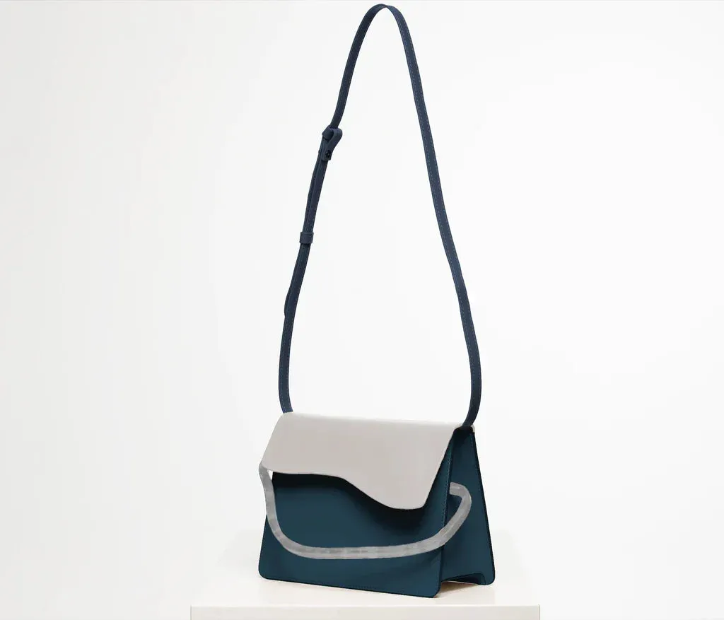 AIGES | ELECTRIC BLUE-BIANCO by NATURAE SACRA
