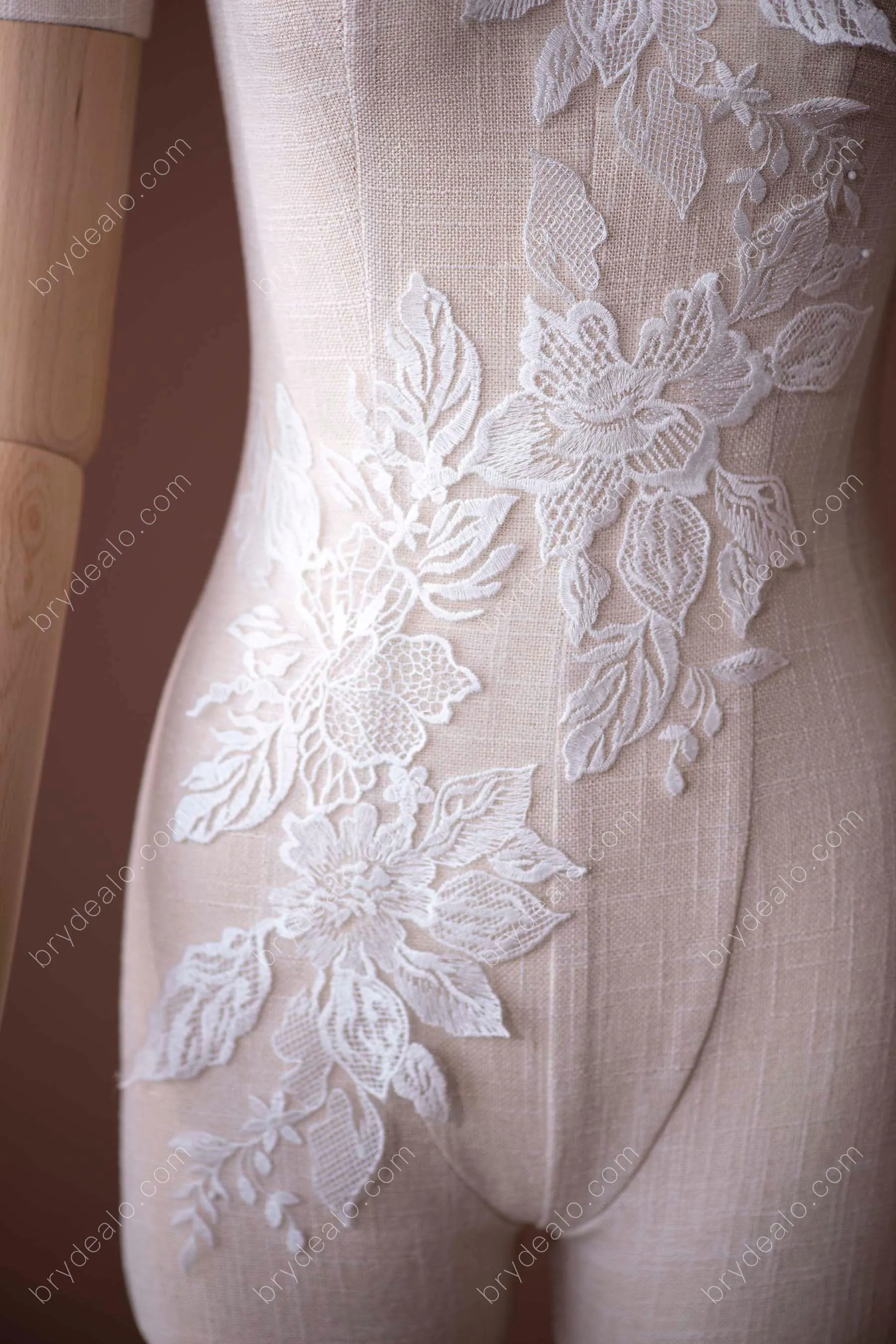Botanic Embroidery Lace Applique for Wholesale